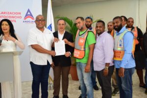 Alcalde José Andújar encabeza inicio de plan de regularización del sector motoconcho en SDO  