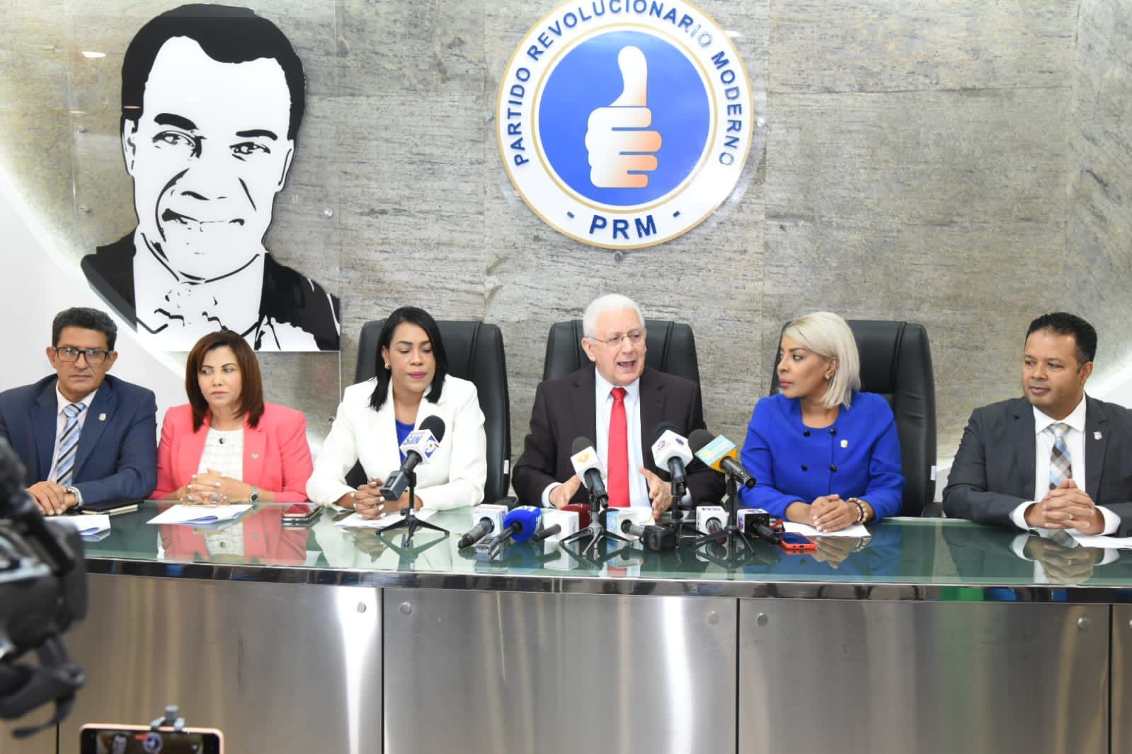 Diputado propone la creación del Ministerio del Dominicano en el Exterior.
