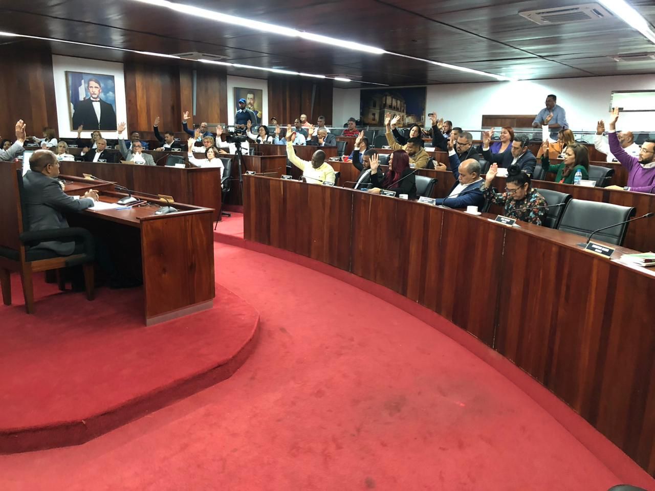 Concejo de Regidores Santiago declara duelo municipal por muerte madre alcalde Abel Martínez