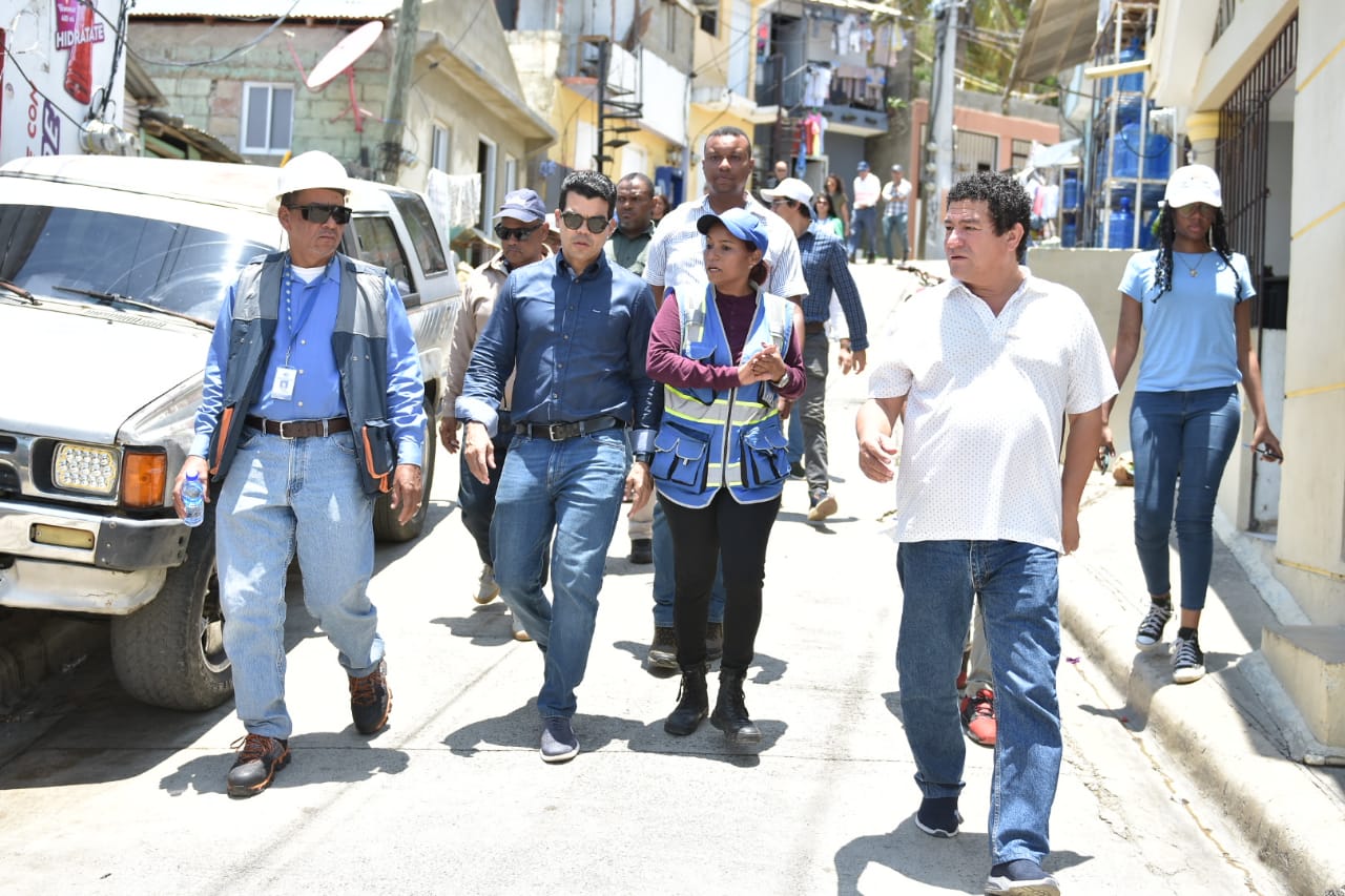 Wellington Arnaud supervisa trabajos de Arroyo Gurabo