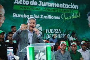 Leonel Fernández juramenta a dirigentes del PRM, PRSC y PLD