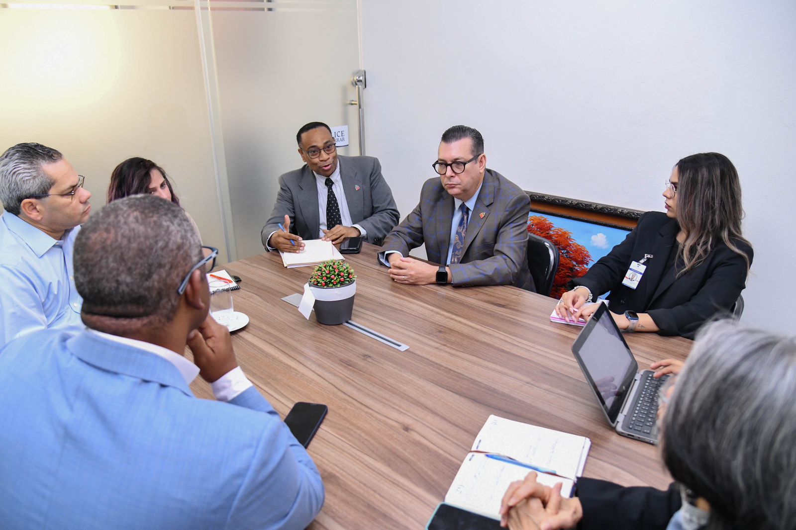 Ministerios de Educación y Salud Publica trabajan en mesa interinstitucional para solucionar situación niños del KOGLAND