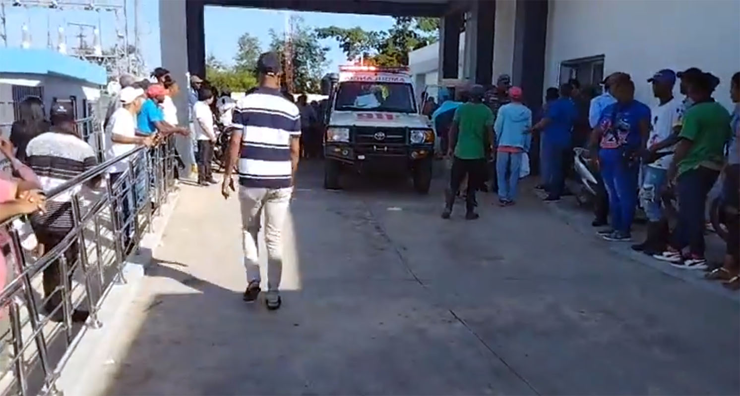 Presentan traumas craneales y diversas laceraciones; algunos en estado crítico.