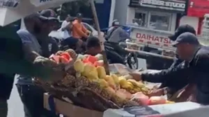 Vendedor de frutas es herido en enfrentamiento con brigada de defensa de espacios públicos de SDE 