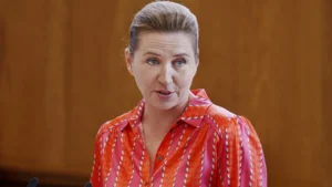 Primera ministra danesa pronuncia discurso escrito por ChatGPT