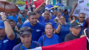 Maestros de SFM marchan exigiendo diversas reivindicaciones
