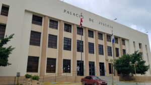 Agrega que al ordenarle que se detenga y tratar de fiscalizar a la conductora, este reaccionó vociferó improperios. Foto: Fuente externa 