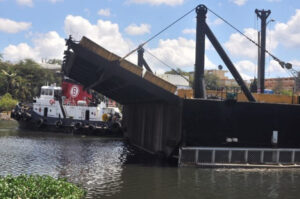 MOPC cierra el puente flotante por una hora