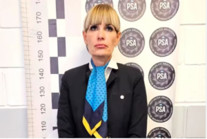 Acusan azafata de amenazar con bomba en un vuelo donde estaba su exnovio
