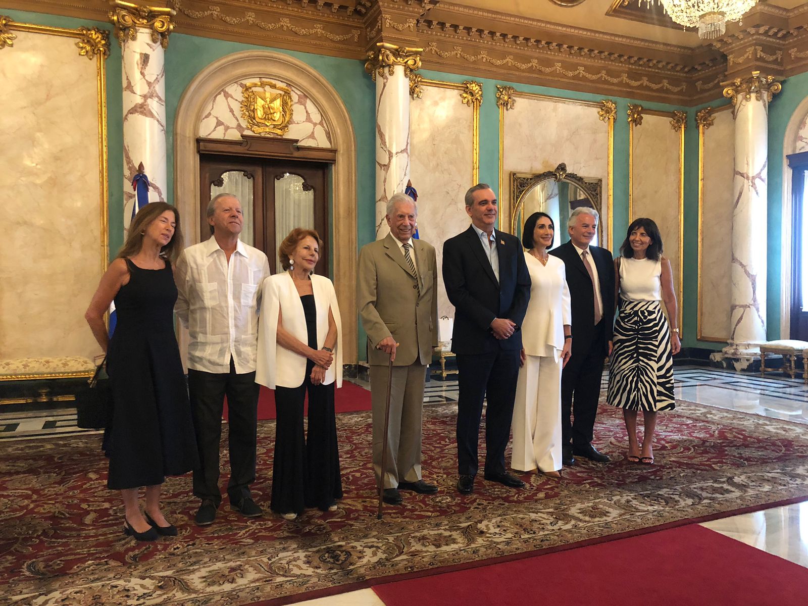 Otorgan ciudadanía dominicana a Mario Vargas Llosa