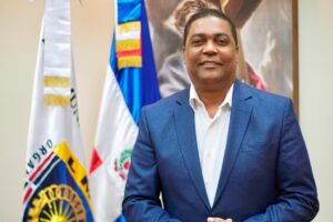 Víctor D´Aza condena vándalos incendiaran camiones compactadores en Boca Chica 