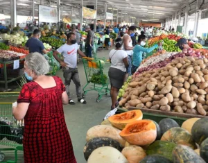 Bajan precios carnes. Otros productos de consumo masivo siguen en alzas 