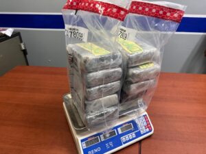  Apresan cinco en Santiago con 10 paquetes presumiblemente cocaína 