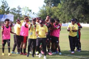 Atlético Vega Real celebra gol Elyvens Dejean