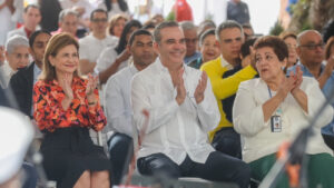 Presidente y vicepresidenta felicitan a los maestros dominicanos en su día