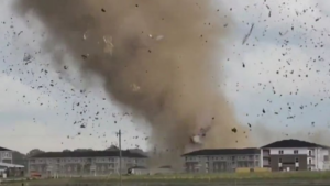 EE.UU: enorme tornado arrasó con todo en Greenwood y New Whiteland 