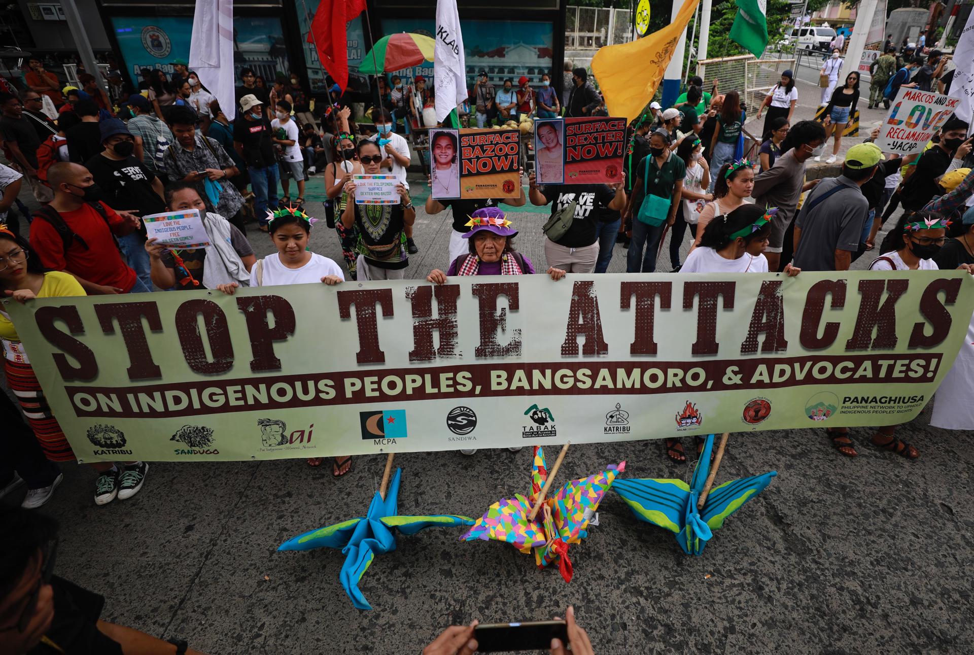 Decenas de filipinos protestan contra Marcos Jr. al cumplirse un año de su mandato