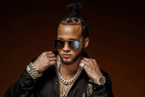 El Alfa vuelve como nominado a Premios Juventud