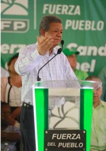 Leonel Fernández asegura el gobierno trabaja sin planificar y está dirigido por un 