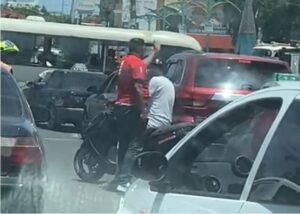 Conductor de carro de concho intimida con arma de fuego a hombre en pasola