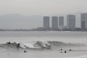 La tormenta tropical Beatriz deja lluvias torrenciales en el occidente de México

