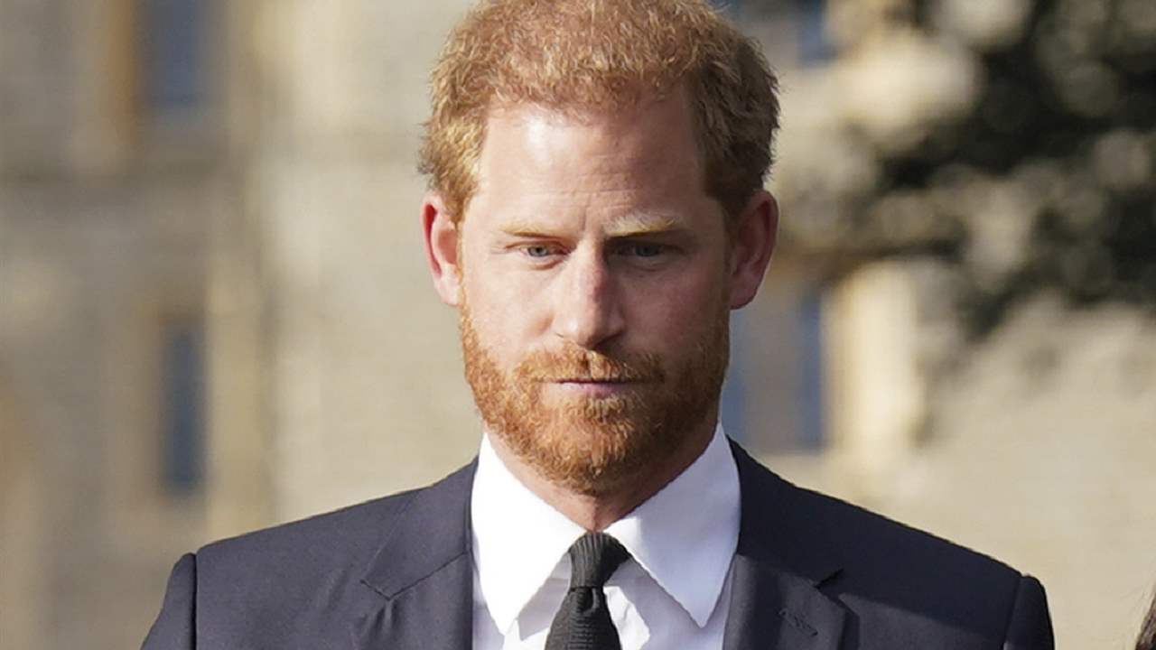 Príncipe Harry acusa a tabloides de generarle "paranoia"