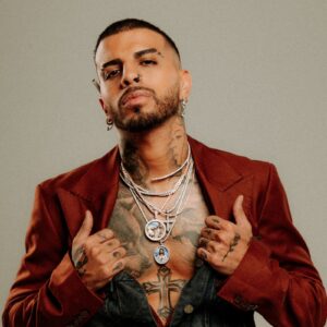 Rauw Alejandro enciende el verano con “Baby Hello”