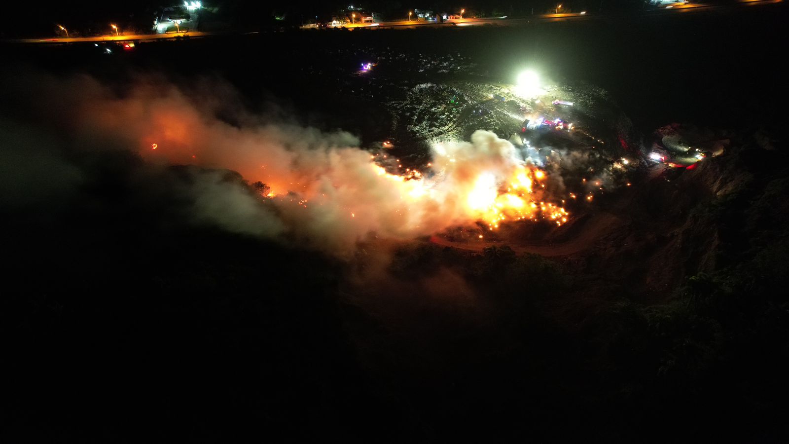 Voraz incendio afecta al vertedero municipal de Puerto Plata