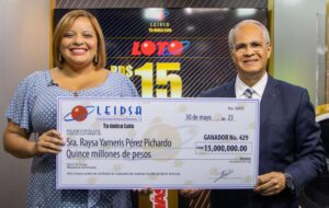 LEIDSA entrega RD$15 millones a la ganadora 429 del Loto 