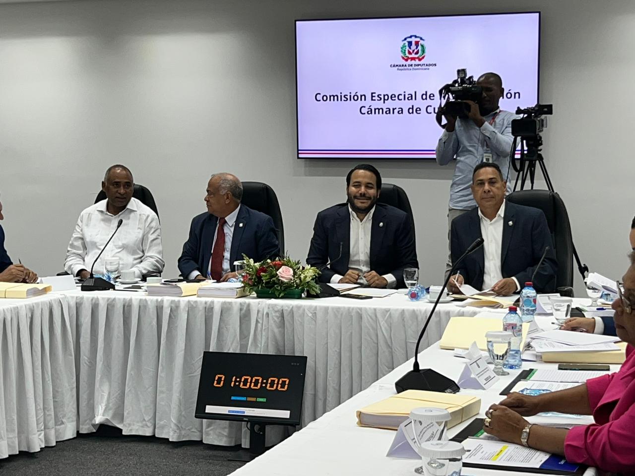 Diputados inician en privado entrevistas a miembros de Cámara de Cuentas