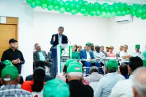 Leonel anuncia proyecto “Producción más limpia y basura cero”