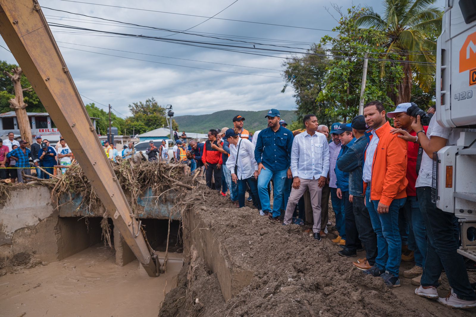 Gobierno acude en ayuda de familias de Azua, Neiba y Jimaní afectadas por las lluvias