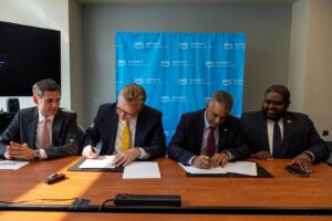 Gobierno dominicano firma acuerdo con Amazon Web Services