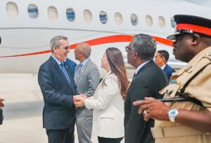 Presidente Abinader llega a Bahamas para participar en reunión de CARICOM