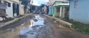 Residentes en el sector Las Chinas piden arreglo de las calles