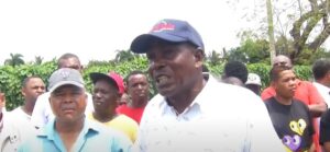 Productores y comerciantes de cebolla protestan por el pago de RD$300 millones