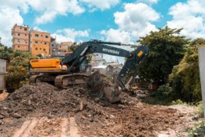 CAASD mantiene trabajos en el sector de Las Ochocienta para el saneamiento definitivo de su cañada