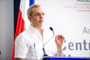 Abinader entrega hospital de Villa Tapia y nueva sede de INFOTEP