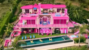 La casa de Barbie existe en Malibú y está disponible en Airbnb para alquilar 