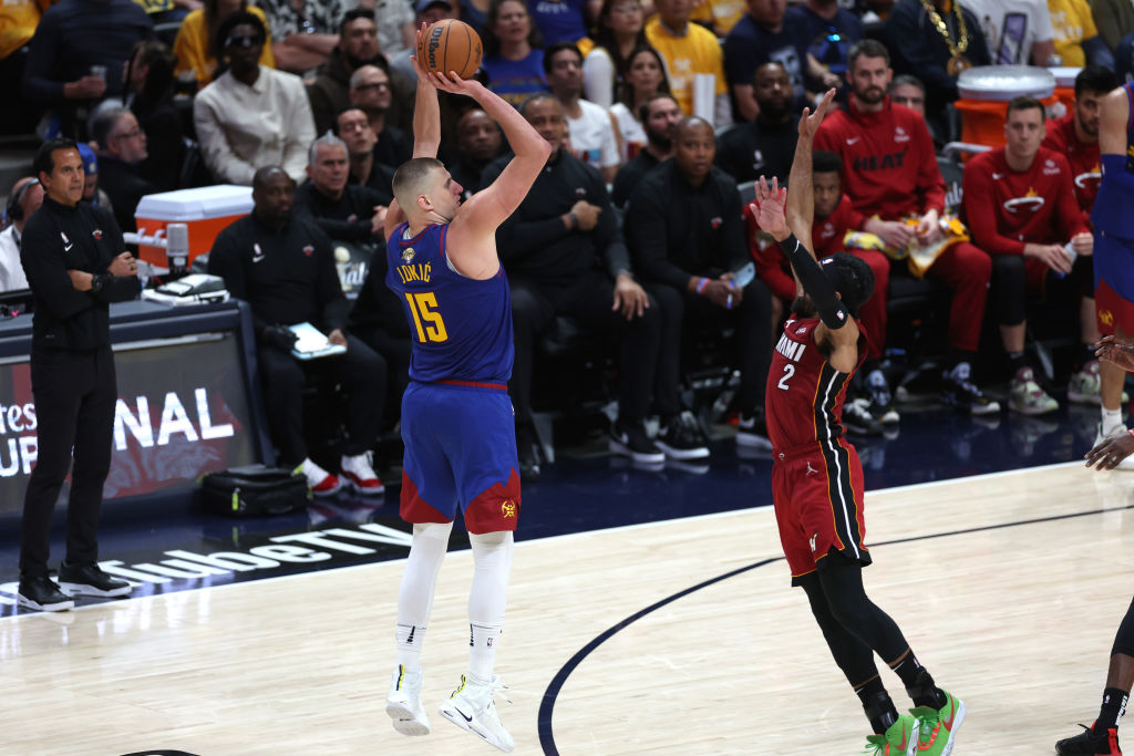 Denver domina juego 1 de finales de la NBA con un Jokic supremo