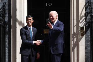 Biden llega al Reino Unido para reunirse con Sunak y Carlos III antes de la cumbre de OTAN