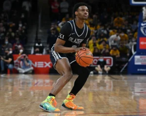 Bronny James colapsó mientras practicaba en su universidad de South California (USC) y según informó el periodista Shams Charania.