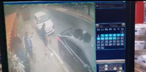 Confuso incidente de disparos en Santiago deja un muerto y un herido  