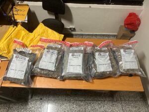DNCD ocupa 10 paquetes de marihuana en el AILA