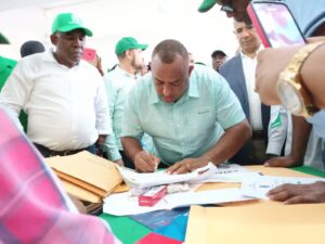 Empresario Graegory Catano inscribe precandidatura a diputado por Monte Plata en la Fuerza del Pueblo 