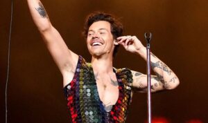 Styles fue golpeado por objeto lanzado por fan en pleno concierto