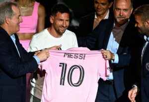 La presentación de Lionel Messi con el Inter de Miami inició con una ceremonia con la prescencia de Jorge Más y David Beckham.