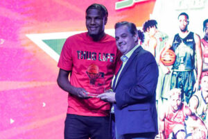 Para el premio al mejor novato de la temporada, Luismal Ferreiras recibió 80 votos, superando fácilmente a Jean Quezada de los Leones quien recibió nueve sufragios
