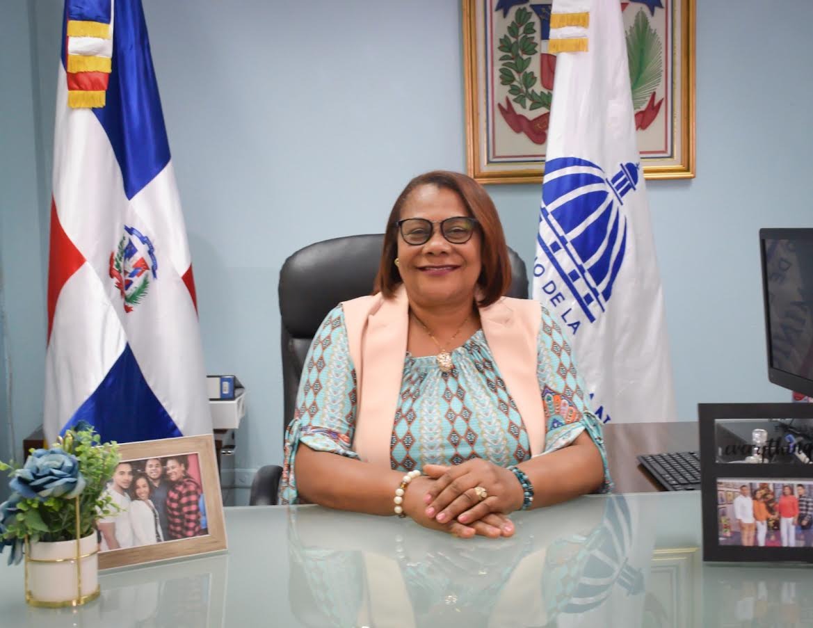 Regional 10 de Educación garantiza centros educativos con mejores condiciones para próximo año escolar; valora bono del gobierno