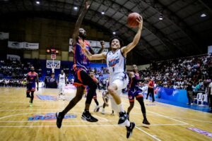 Jassell Pérez y Richard Bautista sumaron 45 puntos, para guiar la victoria de los Titanes sobre los Reales empatando la serie a uno.